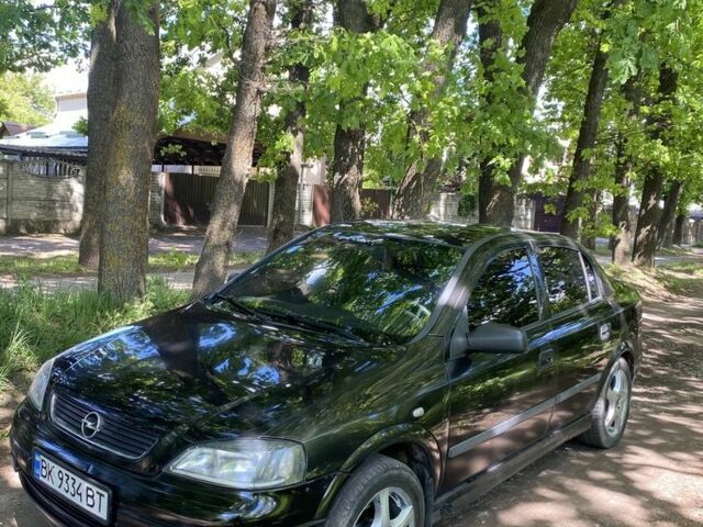 Черный Опель Астра, объемом двигателя 1.6 л и пробегом 470 тыс. км за 3000 $, фото 2 на Automoto.ua