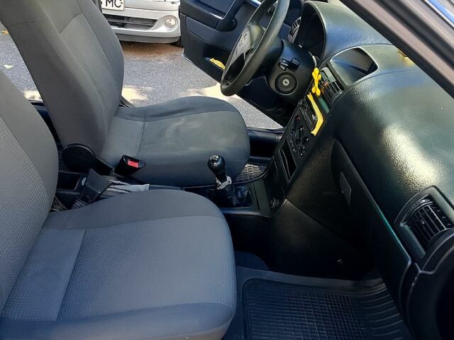 Черный Опель Астра, объемом двигателя 1.6 л и пробегом 130 тыс. км за 2700 $, фото 3 на Automoto.ua