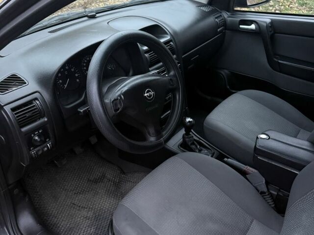 Черный Опель Астра, объемом двигателя 1.6 л и пробегом 250 тыс. км за 3750 $, фото 15 на Automoto.ua