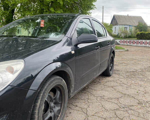 Черный Опель Астра, объемом двигателя 1.6 л и пробегом 230 тыс. км за 3900 $, фото 1 на Automoto.ua