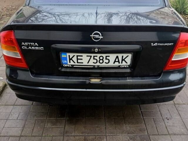 Черный Опель Астра, объемом двигателя 1.4 л и пробегом 250 тыс. км за 1300 $, фото 2 на Automoto.ua