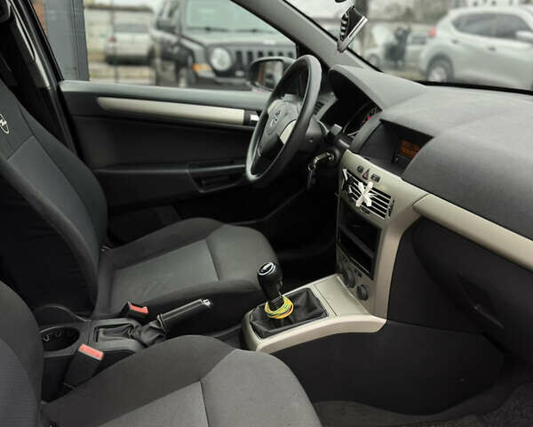 Чорний Опель Астра, об'ємом двигуна 1.6 л та пробігом 221 тис. км за 3650 $, фото 27 на Automoto.ua