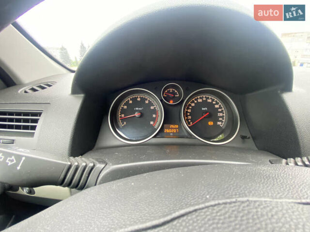 Черный Опель Астра, объемом двигателя 1.6 л и пробегом 230 тыс. км за 3900 $, фото 9 на Automoto.ua