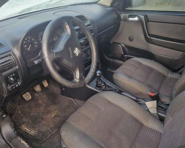 Черный Опель Астра, объемом двигателя 1.39 л и пробегом 180 тыс. км за 2550 $, фото 5 на Automoto.ua