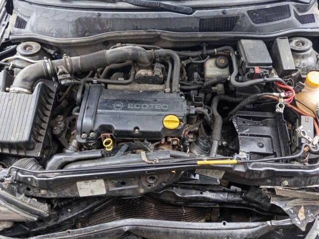 Черный Опель Астра, объемом двигателя 1.4 л и пробегом 250 тыс. км за 1300 $, фото 3 на Automoto.ua