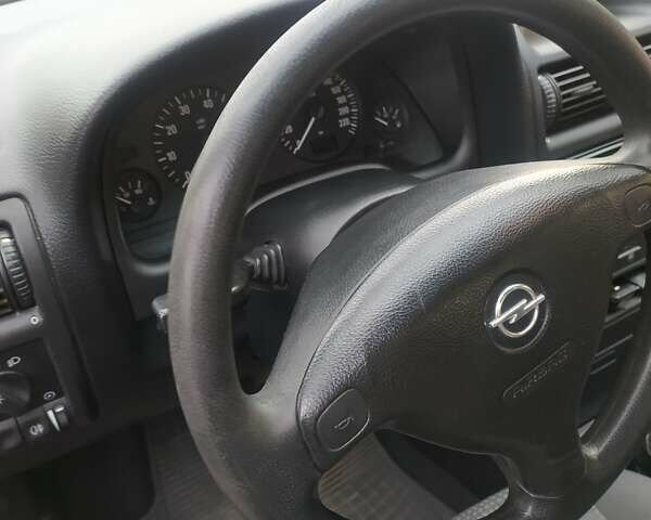 Черный Опель Астра, объемом двигателя 1.36 л и пробегом 160 тыс. км за 4150 $, фото 3 на Automoto.ua