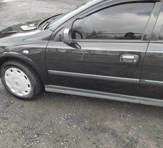 Черный Опель Астра, объемом двигателя 1.6 л и пробегом 85 тыс. км за 7000 $, фото 3 на Automoto.ua