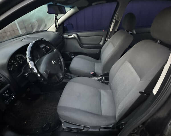 Черный Опель Астра, объемом двигателя 1.6 л и пробегом 240 тыс. км за 2500 $, фото 3 на Automoto.ua