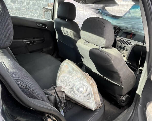 Черный Опель Астра, объемом двигателя 1.8 л и пробегом 140 тыс. км за 1500 $, фото 5 на Automoto.ua