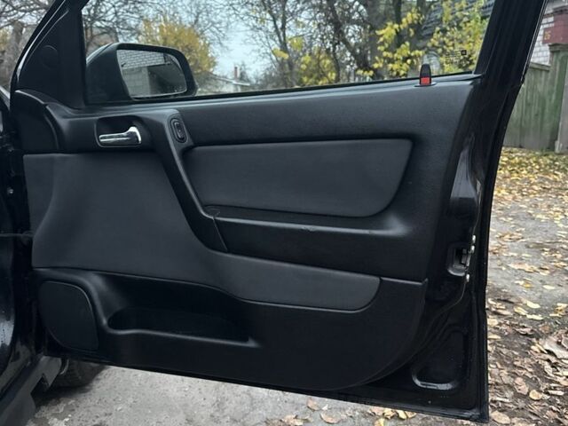 Черный Опель Астра, объемом двигателя 1.6 л и пробегом 250 тыс. км за 3750 $, фото 20 на Automoto.ua