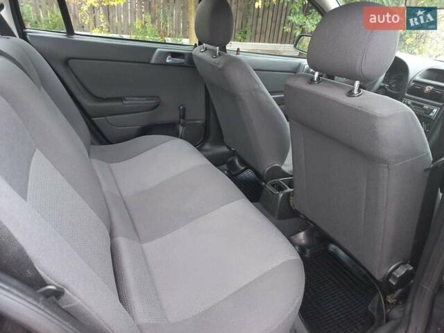 Черный Опель Астра, объемом двигателя 1.4 л и пробегом 220 тыс. км за 4500 $, фото 11 на Automoto.ua