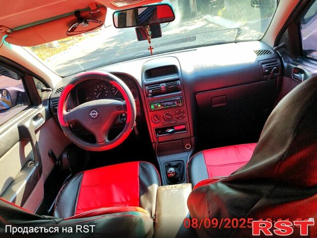 Черный Опель Астра, объемом двигателя 1.4 л и пробегом 141 тыс. км за 3500 $, фото 4 на Automoto.ua