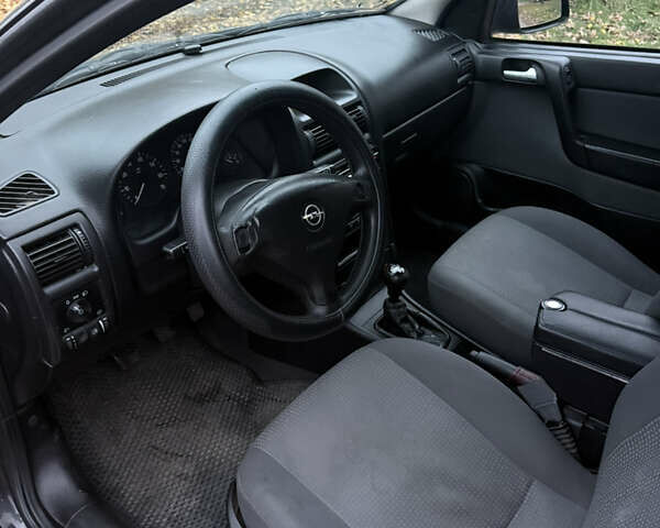 Чорний Опель Астра, об'ємом двигуна 1.6 л та пробігом 250 тис. км за 3650 $, фото 14 на Automoto.ua