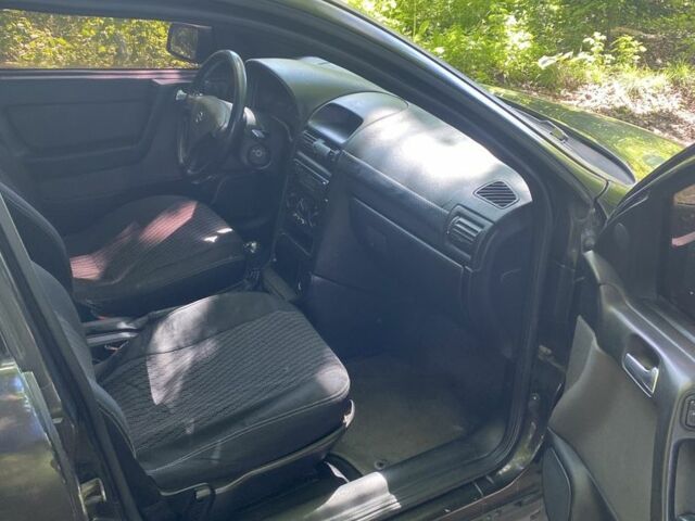 Черный Опель Астра, объемом двигателя 1.6 л и пробегом 470 тыс. км за 3000 $, фото 6 на Automoto.ua