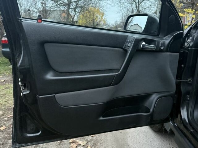 Черный Опель Астра, объемом двигателя 1.6 л и пробегом 250 тыс. км за 3750 $, фото 16 на Automoto.ua