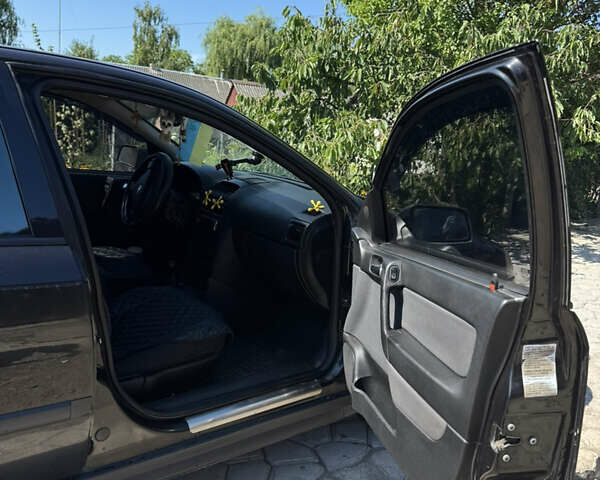 Черный Опель Астра, объемом двигателя 1.6 л и пробегом 262 тыс. км за 4500 $, фото 6 на Automoto.ua