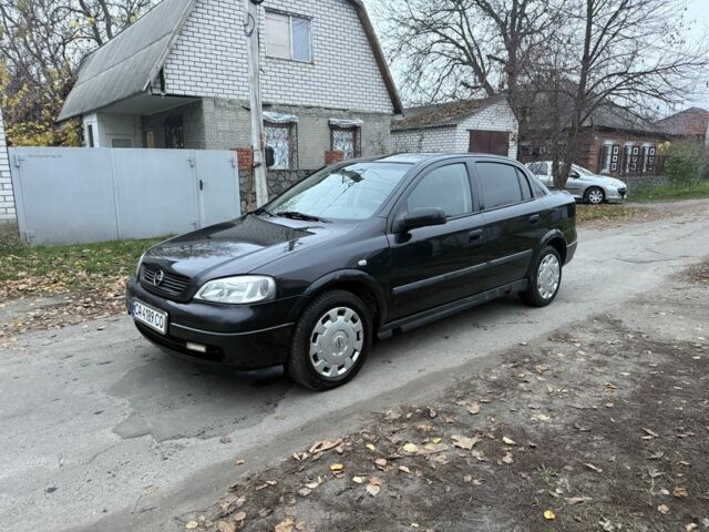 Черный Опель Астра, объемом двигателя 1.6 л и пробегом 250 тыс. км за 3750 $, фото 1 на Automoto.ua