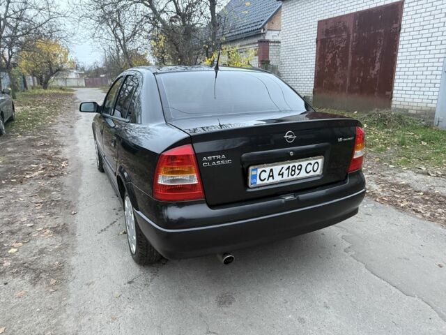 Черный Опель Астра, объемом двигателя 1.6 л и пробегом 250 тыс. км за 3750 $, фото 3 на Automoto.ua