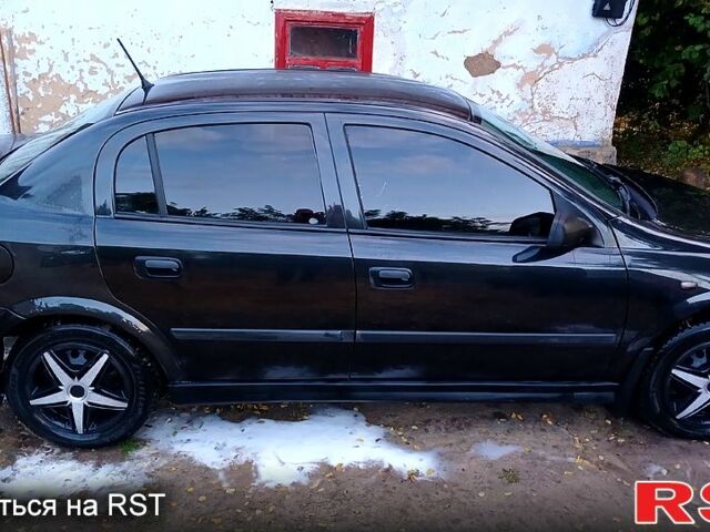 Черный Опель Астра, объемом двигателя 1.6 л и пробегом 256 тыс. км за 3300 $, фото 4 на Automoto.ua