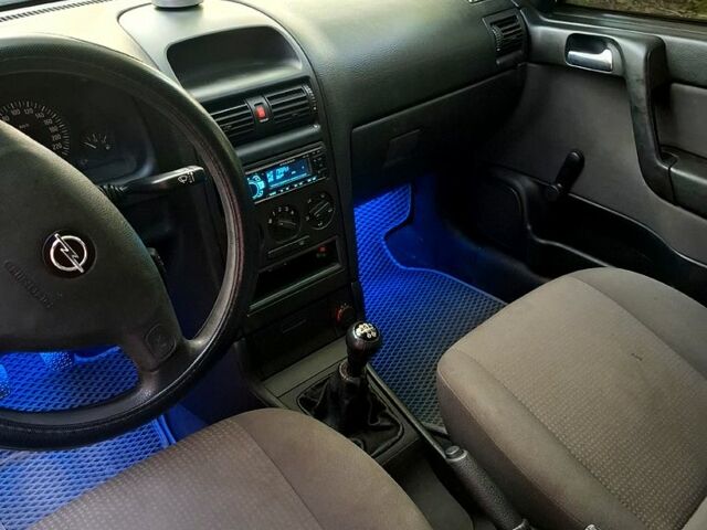 Чорний Опель Астра, об'ємом двигуна 1.4 л та пробігом 198 тис. км за 3700 $, фото 1 на Automoto.ua