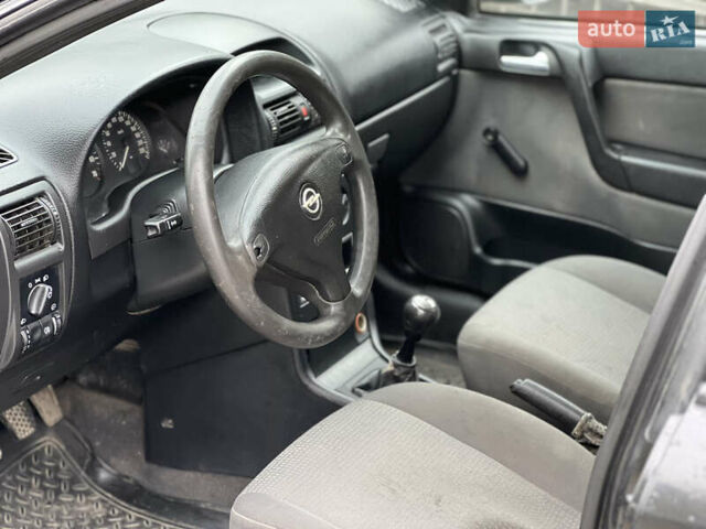Черный Опель Астра, объемом двигателя 1.4 л и пробегом 157 тыс. км за 2500 $, фото 16 на Automoto.ua