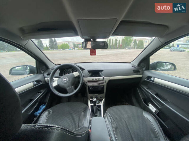 Черный Опель Астра, объемом двигателя 1.6 л и пробегом 230 тыс. км за 3900 $, фото 5 на Automoto.ua