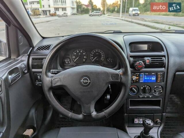 Черный Опель Астра, объемом двигателя 1.6 л и пробегом 215 тыс. км за 3900 $, фото 18 на Automoto.ua