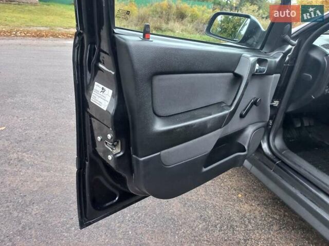 Черный Опель Астра, объемом двигателя 1.4 л и пробегом 230 тыс. км за 4500 $, фото 13 на Automoto.ua