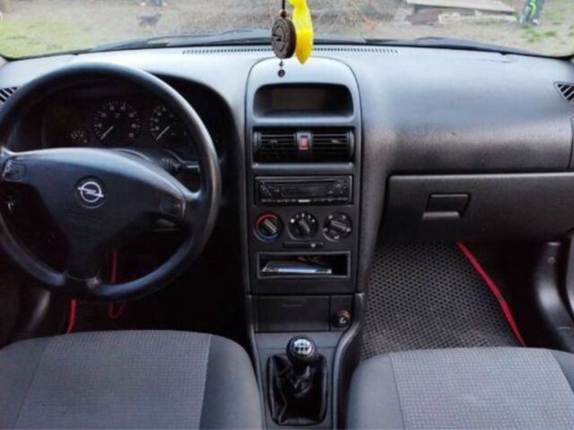 Черный Опель Астра, объемом двигателя 1.4 л и пробегом 176 тыс. км за 3850 $, фото 4 на Automoto.ua