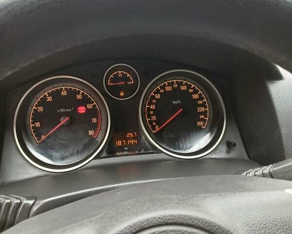 Черный Опель Астра, объемом двигателя 1.8 л и пробегом 187 тыс. км за 4700 $, фото 9 на Automoto.ua