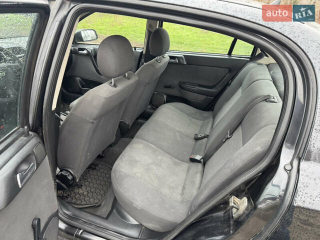 Черный Опель Астра, объемом двигателя 1.7 л и пробегом 300 тыс. км за 2999 $, фото 14 на Automoto.ua