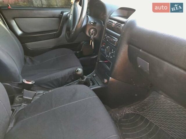 Чорний Опель Астра, об'ємом двигуна 1.4 л та пробігом 250 тис. км за 3200 $, фото 12 на Automoto.ua