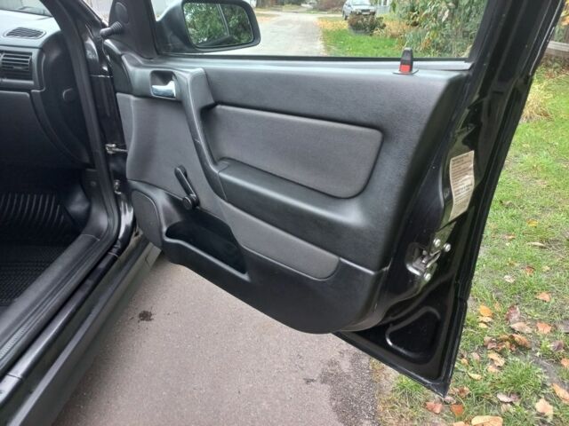 Черный Опель Астра, объемом двигателя 0 л и пробегом 220 тыс. км за 4500 $, фото 12 на Automoto.ua