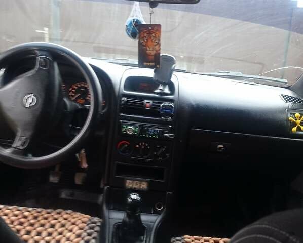 Черный Опель Астра, объемом двигателя 1.4 л и пробегом 340 тыс. км за 4100 $, фото 6 на Automoto.ua