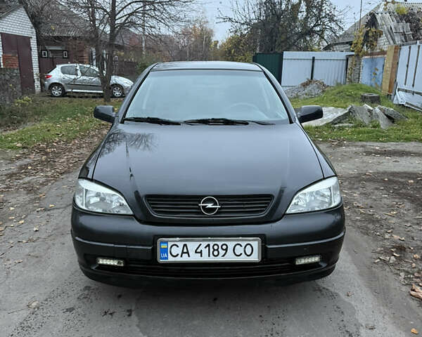 Чорний Опель Астра, об'ємом двигуна 1.6 л та пробігом 250 тис. км за 3650 $, фото 1 на Automoto.ua