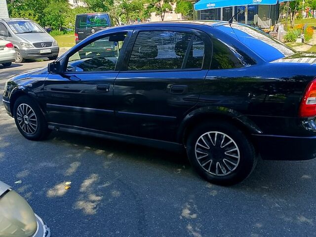 Черный Опель Астра, объемом двигателя 1.6 л и пробегом 130 тыс. км за 2700 $, фото 7 на Automoto.ua