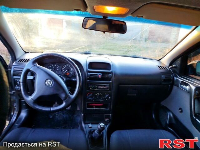 Черный Опель Астра, объемом двигателя 1.4 л и пробегом 250 тыс. км за 3200 $, фото 7 на Automoto.ua