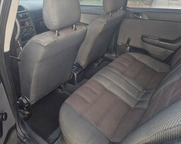 Черный Опель Астра, объемом двигателя 1.39 л и пробегом 180 тыс. км за 2550 $, фото 6 на Automoto.ua