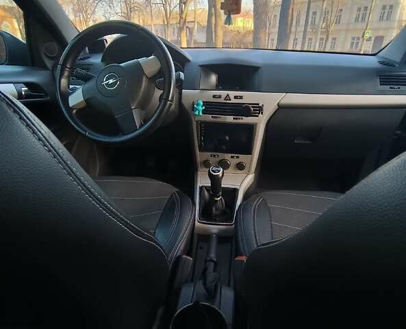 Чорний Опель Астра, об'ємом двигуна 1.6 л та пробігом 305 тис. км за 4500 $, фото 9 на Automoto.ua