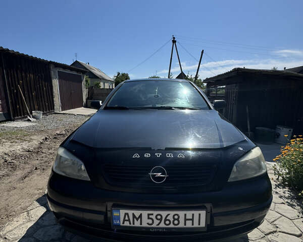 Черный Опель Астра, объемом двигателя 1.6 л и пробегом 262 тыс. км за 4500 $, фото 2 на Automoto.ua