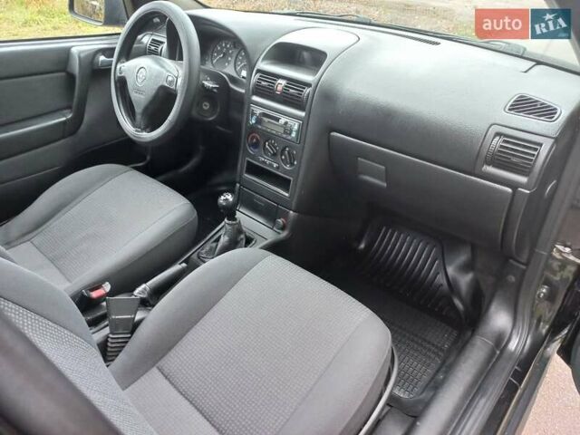 Черный Опель Астра, объемом двигателя 1.4 л и пробегом 220 тыс. км за 4500 $, фото 10 на Automoto.ua