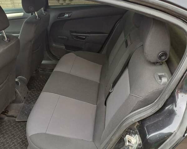 Черный Опель Астра, объемом двигателя 1.8 л и пробегом 187 тыс. км за 4700 $, фото 7 на Automoto.ua