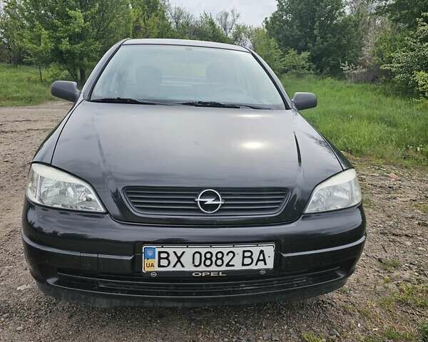 Черный Опель Астра, объемом двигателя 1.38 л и пробегом 144 тыс. км за 4600 $, фото 7 на Automoto.ua