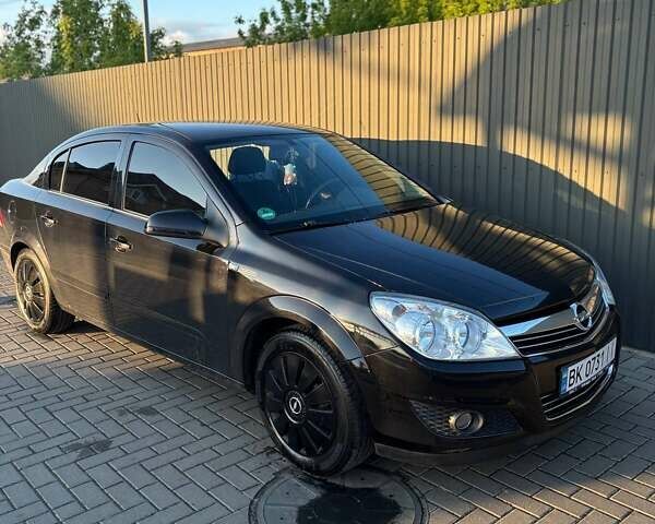 Черный Опель Астра, объемом двигателя 1.6 л и пробегом 172 тыс. км за 6950 $, фото 3 на Automoto.ua