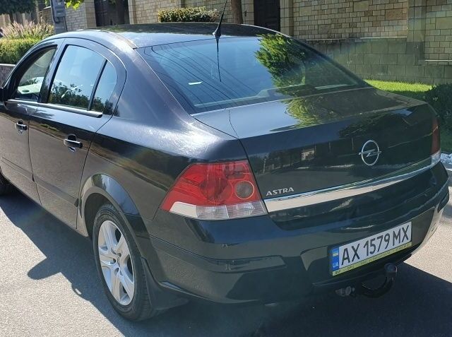 Черный Опель Астра, объемом двигателя 1.6 л и пробегом 230 тыс. км за 6400 $, фото 1 на Automoto.ua
