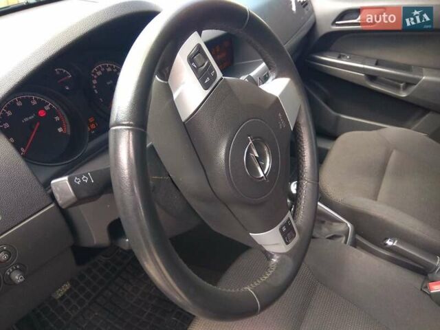 Черный Опель Астра, объемом двигателя 1.6 л и пробегом 159 тыс. км за 6000 $, фото 10 на Automoto.ua