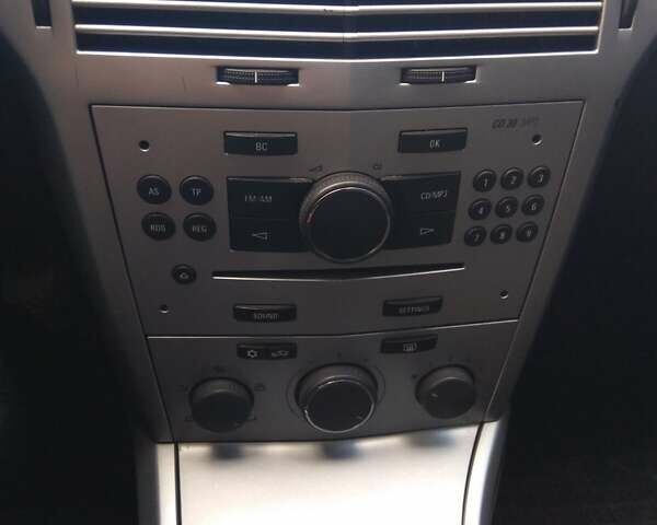 Черный Опель Астра, объемом двигателя 1.6 л и пробегом 159 тыс. км за 6000 $, фото 12 на Automoto.ua