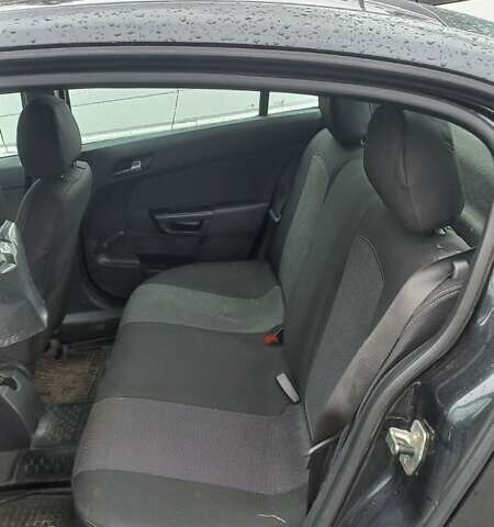 Черный Опель Астра, объемом двигателя 1.6 л и пробегом 310 тыс. км за 5000 $, фото 1 на Automoto.ua