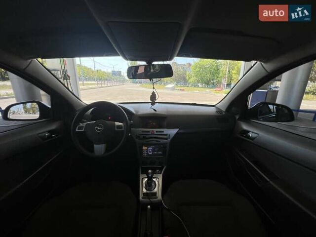 Черный Опель Астра, объемом двигателя 1.6 л и пробегом 192 тыс. км за 7300 $, фото 19 на Automoto.ua