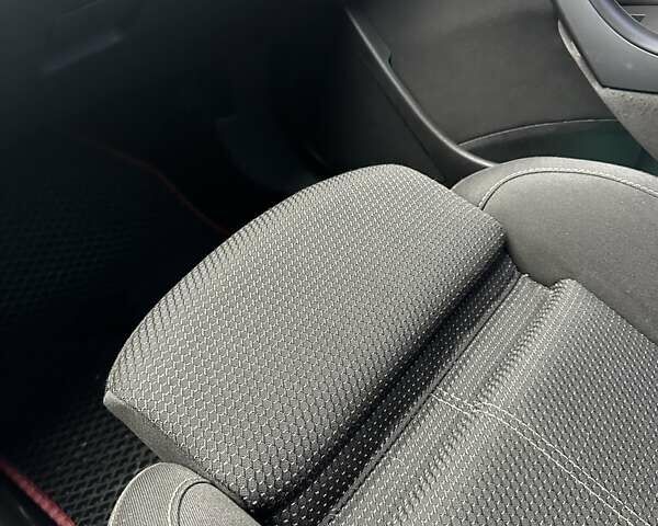 Черный Опель Астра, объемом двигателя 1.6 л и пробегом 150 тыс. км за 7777 $, фото 54 на Automoto.ua